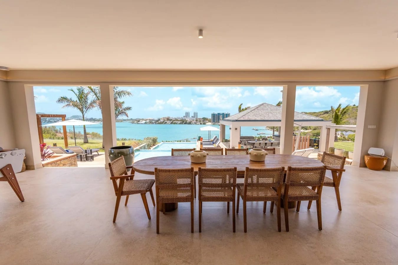 The dining room opening onto the lagoon